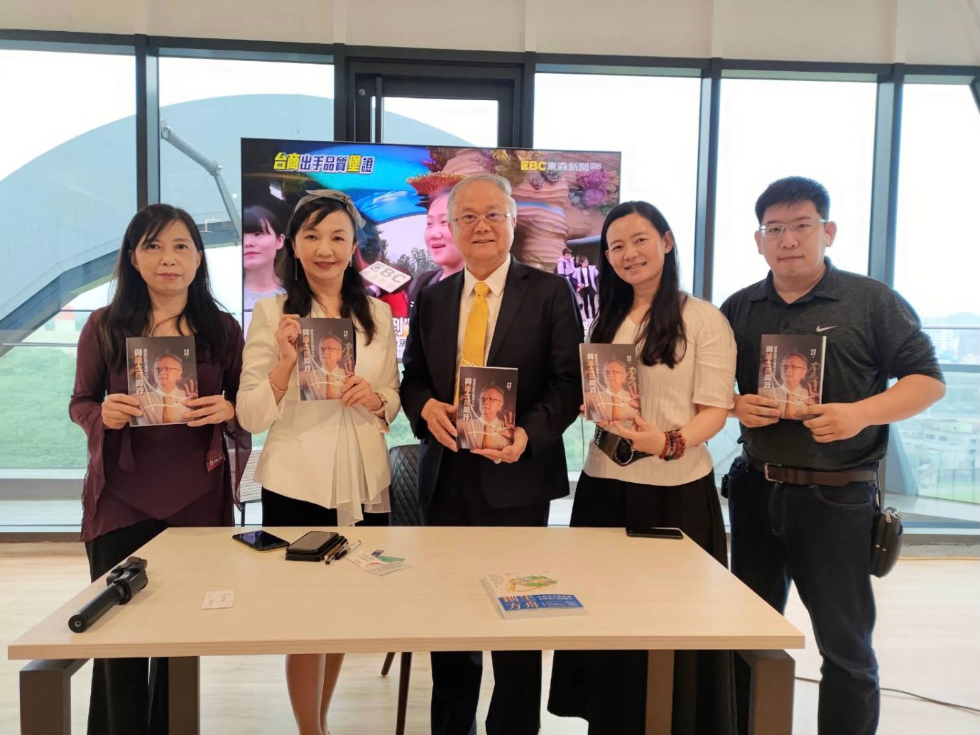 2021 【 與迪士尼同行,簡廷在的三意與十力 】 豪門集團 簡廷在董事長 文創產業商機與佈局演講暨簽書會
