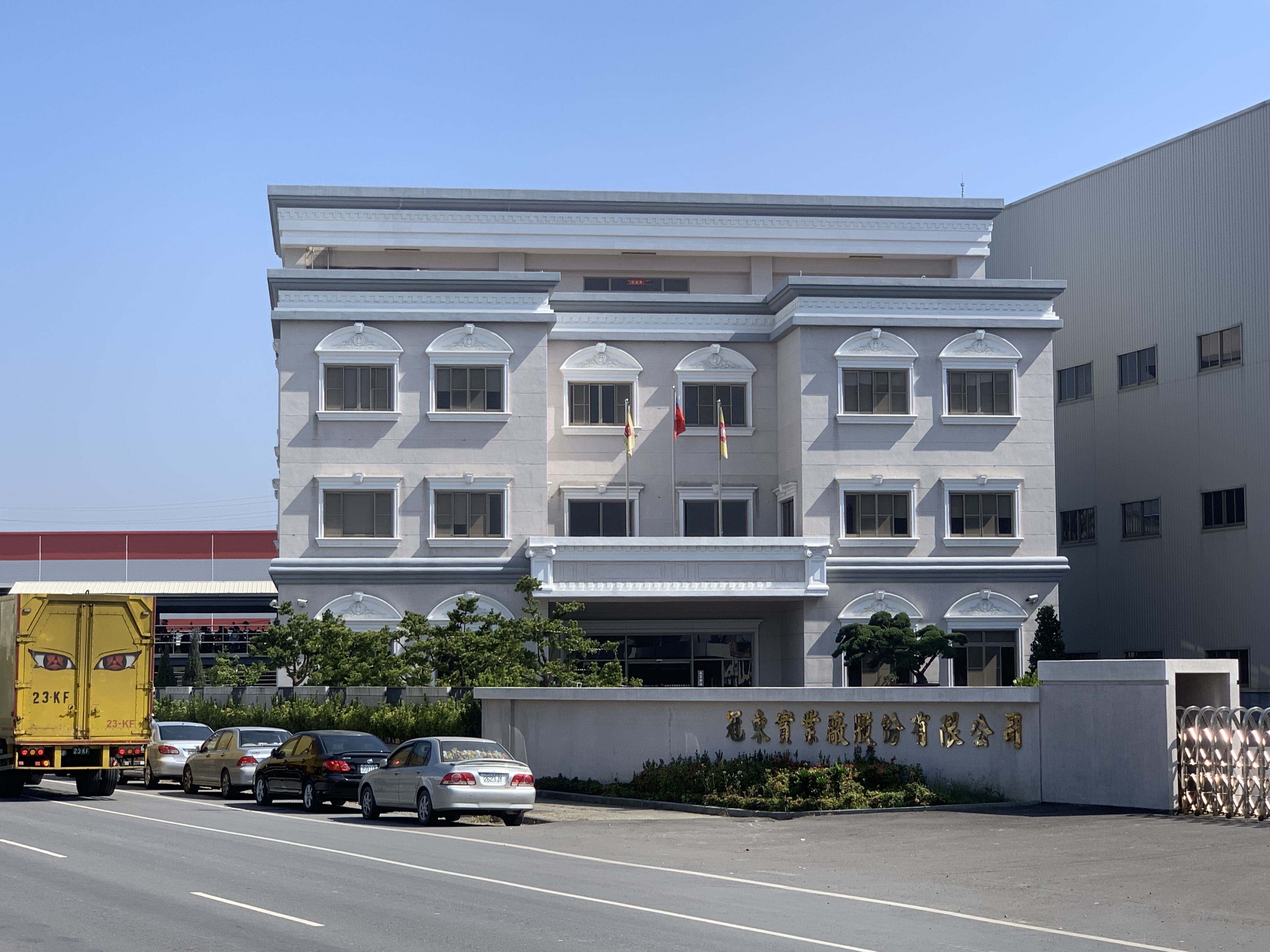 GMRC 經過了快10年了,材料一樣亮麗如新,背面的抿石子都非常的髒污